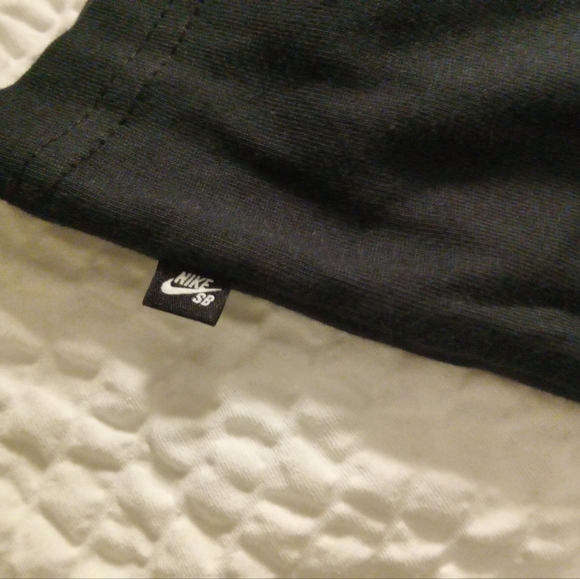 Nike SB Mens T-Shirt Short Sleeve Skateboard Sz Medium Black Logo Skater - Picture 3 of 3